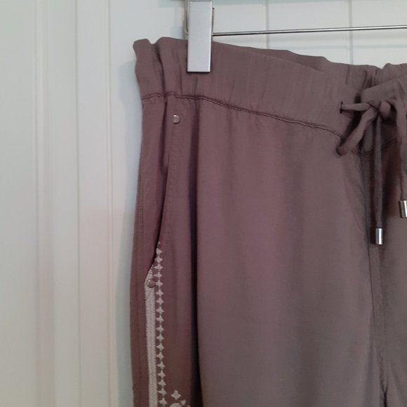 Sundance Tone It Up Embroidered Drawstring Pant Taupe Size S - Picture 6 of 13